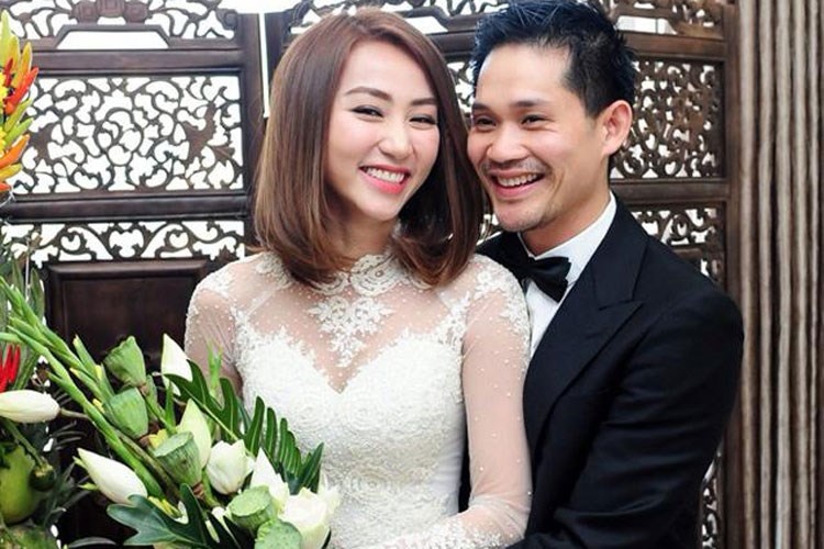 Chuyện đời tư của Người đẹp sinh năm 1985 này cũng vấp phải nhiều thị phi. Năm 2013, trong khi scandal bán dâm và đường dây gái gọi cao cấp chưa kịp lắng xuống, thì Ngân Khánh tiếp tục dính nghi án phẫu thuật thẩm mỹ và lộ ngực trần khi đang biểu diễn trong chương trình Vũ điệu đam mê. Sau những lùm xùm về chuyện hẹn hò và chia tay trong lặng lẽ với nam ca sĩ Tuấn Hưng. Đầu tháng 2/2015, nữ diễn viên “Khi yêu đừng quay đầu lại” bất ngờ lên xe hoa cùng ông xã Việt Kiều. Sau đám cưới, Ngân Khánh tuyên bố tạm dừng mọi hoạt động nghệ thuật để đi du học. Trong lương lai, cô muốn mở một công ty riêng về sản xuất phim.