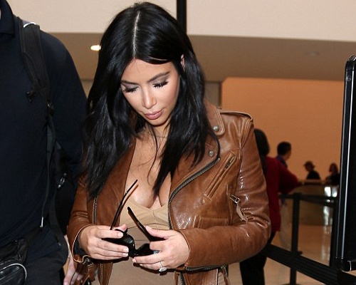 Kim khoe bung bau 5 thang o san bay hinh anh