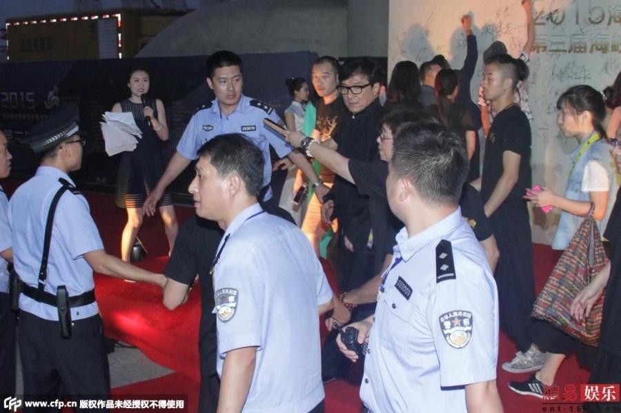 Thành Long cho rằng mọi người nên ngồi tù để tu dưỡng bản thân.