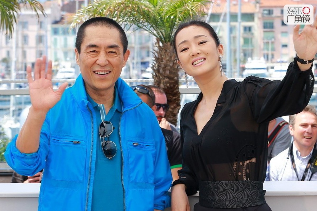 Giờ đây, dù không còn trẻ trung, Củng Lợi vẫn hoạt động năng nổ trong showbiz.