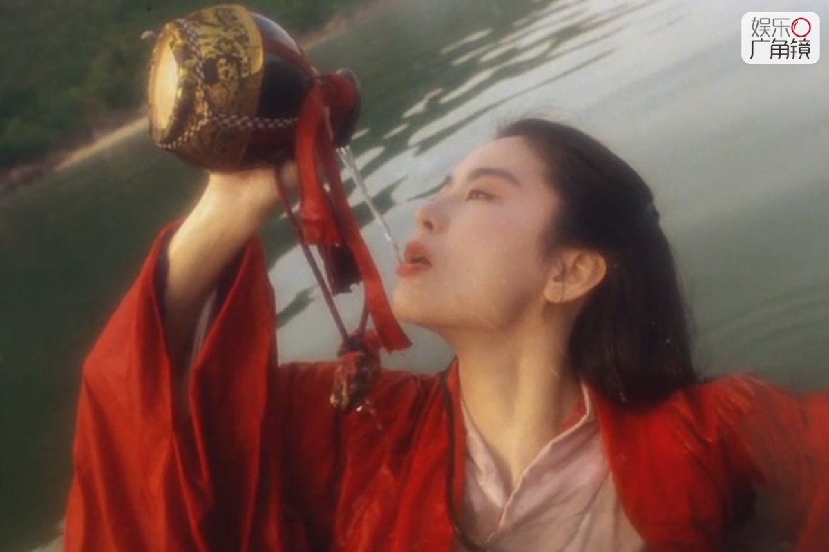 Lâm Thanh Hà: Trong lịch sử điện ảnh, người đẹp họ Lâm được đánh giá là “ngôi sao sáng giữa vì các vì sao”. Những năm 1970 đến thập niên 90, nữ diễn viên tỏa sáng, chiếm vị trí độc tôn. Thậm chí, qua nhiều thế hệ diễn viên, nhưng nhắc đến Đông Phương Bất Bại, khán giả vẫn chỉ nhớ đến Lâm Thanh Hà trong bộ phim đóng cùng Lý Liên Kiệt.