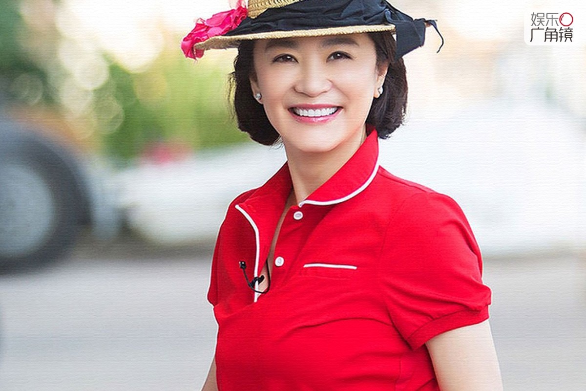 Năm 1994, khi đang ở đỉnh cao sự nghiệp, Lâm Thanh Hà kết hôn với doanh nhân giàu có Hong Kong. Cũng từ đó, người đẹp dần rút khỏi showbiz. 21 năm sau, Lâm Thanh Hà bất ngờ tái ngộ trong show Thần tượng trở lại. Ở tuổi lục tuần, nữ diễn viên nổi tiếng năm xưa bày tỏ hạnh phúc viên mãn với người chồng giàu có. Nói về vai diễn khó khăn nhất, bà chỉ cười: “Đó là vai diễn bản thân mình. Thời gian trôi qua, nhan sắc không còn đẹp nữa nhưng tôi vui vẻ với điều đó, cũng hy vọng mọi người chấp nhận tôi”. 