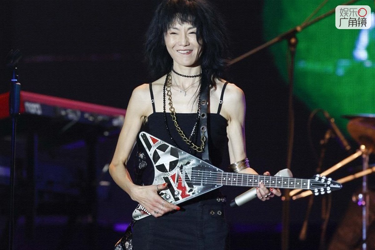 Nổi tiếng, xinh đẹp nhưng Trương Mạn Ngọc lại vất vả trong đường tình với nhiều lần yêu rồi tan vỡ. Khác với nhiều người đẹp cùng thời, ở tuổi bên kia sự nghiệp, cô vẫn nhiệt huyết với công việc. Người đẹp từng tâm sự đó như một cách cô cảm thấy vui vẻ.