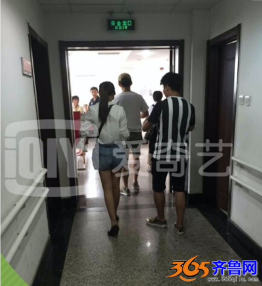 Cặp sao bị bắt gặp có mặt tại Văn phòng ly hôn.