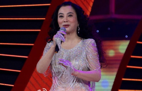 Ở tuổi 52, Lý Linh Ngọc vẫn còn nét đẹp mặn mà ngày nào, chưa từng nghĩ dến việc tái hôn. “Có đôi lúc, người phụ nữ không cần phải có đàn ông ở bên. Tôi là người như thế”.