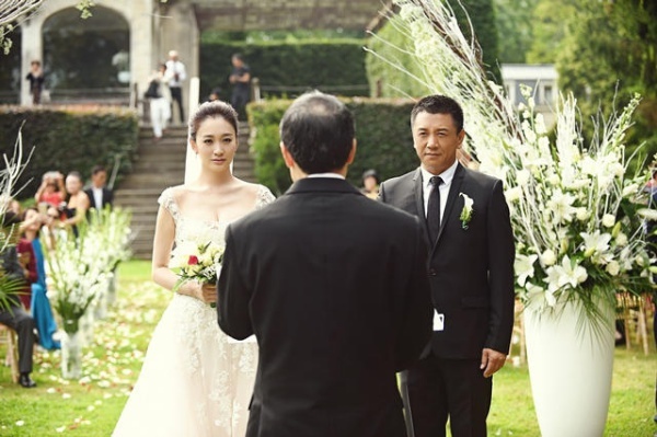 Cả hai trao lời ước nguyện trước Chúa trong ngày trọng đại.