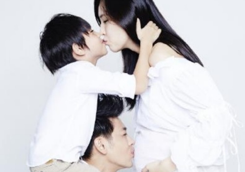 Lam Chi Dinh tiet lo vo mang bau 6 thang hinh anh