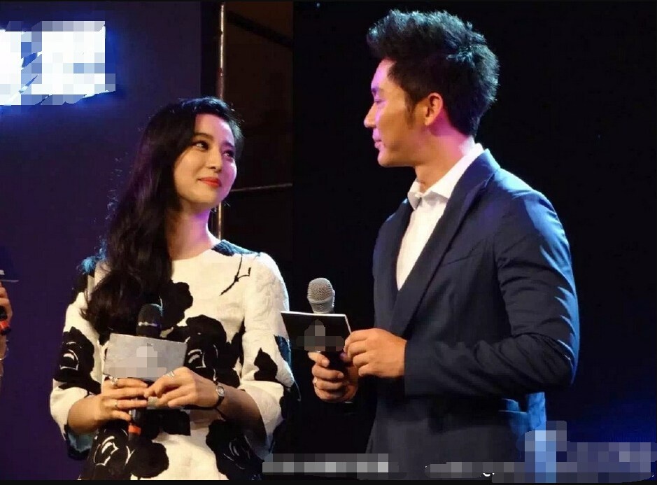 Cặp đôi nổi tiếng thời gian gần đây công khai xuất hiện bên nhau trong nhiều sự kiện. Hình ảnh Phạm Băng Băng tình cảm nhìn Lý Thần.