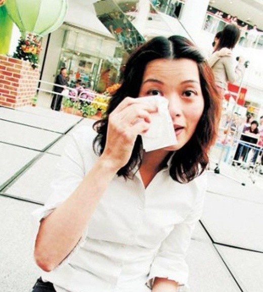 Thu nhập của cô thời gian sau còn không bằng một người giúp việc. Không còn lựa chọn nào khác, Lưu Cẩm Linh phải tìm đường thoát thân, đi học nghề bảo hiểm và giải nghệ vào năm 2006. Gần 10 năm trở lại đây, Lưu Cẩm Linh an phận với cuộc sống kiếm ăn qua ngày của mình.