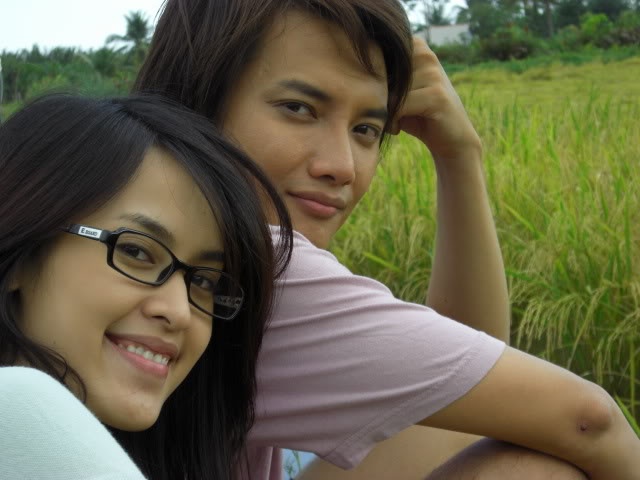 Sinh ra tại Hà Nội, anh từng tốt nghiệp kĩ sư tin học tại Đà Nẵng. Tuy nhiên, với niềm đam mê nghệ thuật, năm 2000, Bá Thắng quyết tâm vào TP.HCM lập nghiệp và tìm kiếm cơ hội tỏa sáng.Năm 2007, anh may mắn được đảm nhận vai Vương trong Gọi giấc mơ về và Đoàn trong Cổng mặt trời (2009 ). Đặc việt, cả hai vai diễn đều là những nhân vật có sự dằn vặt về giới tính, chính điều này đã giúp Bá Thắng dễ dàng ghi dấu ấn sâu đậm với khán giả màn ảnh nhỏ.