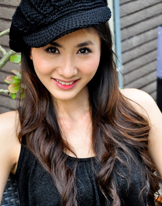 Nguyệt Ánh: Được nhìn nhận là một trong số ít nghệ sĩ đi lên bằng thực lực chứ không phải dựa vào chiêu trò. Nguyệt Ánh tham gia đóng phim từ năm 2005 với vai chính trong Dốc tình của đạo diễn Lưu Trọng Ninh. Tính đến thời điểm này, nữ diễn viên xinh đẹp đã góp mặt trong rất nhiều phim truyền hình ăn khách như: Hàn Mạc Tử, Hoàng hôn ấm áp, Tình yêu còn mãi...