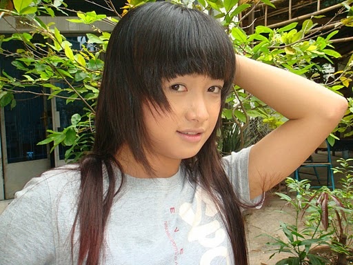 Với khán giả yêu mến phim Cổng mặt trời, chắc sẽ khó quên nhân vật Tùng ( Lê Bê La), cô gái mạnh mẽ đã phải chịu nhiều thử thách trong cuộc sống và tình yêu. Chính điều này đã giúp Tùng hình thành tính cách mạnh mẽ bên ngoài nhưng ẩn sâu bên trong là một trái tim cần được yêu thương và che chở. Mối quan hệ tay ba giữ Vĩ ( Hòa Hiệp ) - Tùng ( Lê Bê La ) và Quốc ( Phùng Ngọc Huy ) cũng là điểm nhấn, tao nên cao trào cho bộ phim.