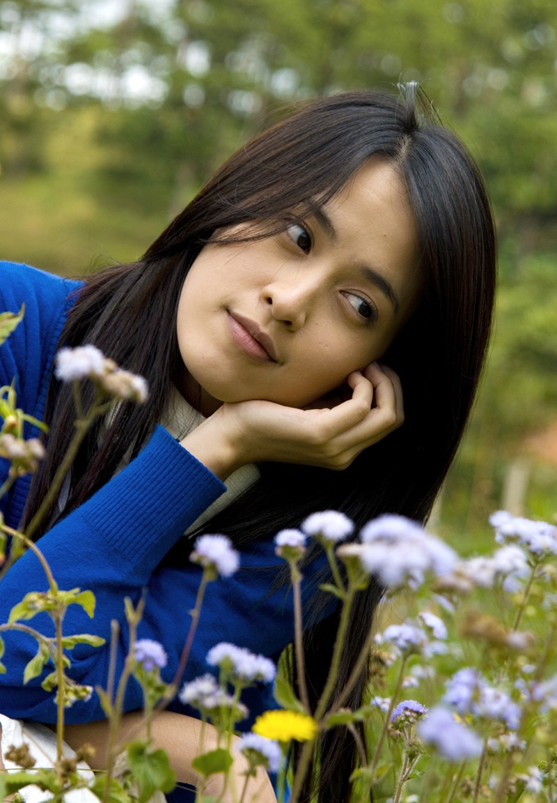 Nhân vật Trà chăm chỉ và thẳng thắn đã tạo “bệ phóng” giúp Tú Vi từ vai trò người mẫu đóng quảng cáo trở thành gương mặt sáng giá của làng điện ảnh Việt.  Năm 2014, Tú Vi khiến khán giả hoảng sợ khi hóa thân vào vai hồn ma của Phương trong phim kinh dị Quả tím máu. Thành công của phim ngay từ ngày đầu ra rạp đã giúp nữ diễn viên sinh năm 1986 tiếp tục khẳng định khả năng diễn xuất đa dạng từ chính đến phản diễn, bi kịch đến hài kịch. Song song với phim ảnh. Tú Vi gây bất ngờ khi song ca cùng diva Hồng Nhung trong đĩa đơn Mong lời yêu. 