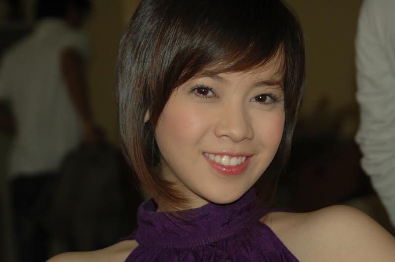 Được nhận xét là diễn viên đa tài, thế nhưng do bản tính nhút nhát đã khiến Quỳnh Anh chưa tạo được ấn tượng sâu đậm trong lòng khán giả. Năm 2005, cô có được vai diễn đầu tay trong phim Cù lao mây ngày ấy của đạo diễn Yên Sơn. Sau đó, nhờ ngoại hình trong sáng và thái độ lao động nghệ thuật nghiêm túc, nữ diễn viên tiếp tục góp mặt trong nhiều bộ phim đình đám như: Mùi ngò gai, Gọi giấc mơ về,  Giấc mơ cổ tích, Bước chân hoàn vũ, Thụy khúc, Vũ điệu tình yêu, Thiên đường vắng em... Hơn 10 năm qua, nữ diễn viên 31 tuổi hầu như chỉ đóng vai phụ, nhưng những nhân vật do cô thể hiện đều có sức sống riềng, góp phần tạo nên thành công của nhiều bộ phim.