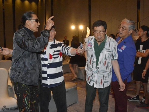 Tạ Hiền chỉ trích đàn anh yêu sách.