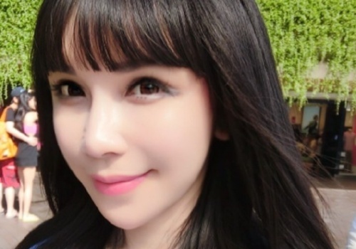 Nguoi mau U50 Dai Loan gay chu y vi guong mat nhu 20 tuoi hinh anh