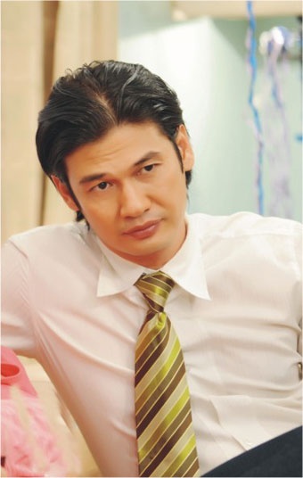 Tiết Cương vai Trọng Vai luật sư Trọng đểu cáng, mưu mô trong hướng nghiệp là vai chính đầu tiên và đáng nhớ nhất trong hơn 10 năm theo nghề diễn của Tiết Cương. Sau đó, anh tiếp tục góp mặt trong một vài phim truyền hình như Vật chứng mong man, Mùi ngò gai, Cô nàng bất đắt dĩ... nhưng khổng thể vượt qua cái bóng của Trọng năm nào. Năm 2015, Tiết Cương ra mắt MV hài “Tình Facebook” và nhận được những phản hồi tích cực của khán giả.