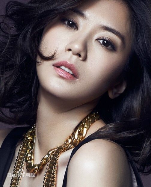 Tôn Chí Hạo không vì thế mà đổi tính. Cuộc sống hôn nhân của họ trở nên bế tắc và sau 3 năm chính thức ly hôn. Tôn yêu cầu Giả Tịnh Văn không được đến gần khu vực nhà anh. Đáp lại, Giả Tịnh Văn tỏ ra hờ hững với gia tài. Tại phiên tòa ly hôn, cô không nhận bất kỳ tài sản nào từ nhà họ Tôn, chỉ mong nuôi dạy con gái.