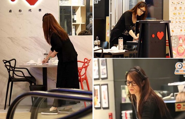 Cẩu Vân Tuệ đi bán hàng và tự phục vụ sau khi sự nghiệp ở TVB có dấu hiệu chấm dứt.