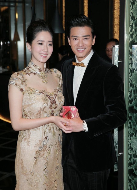 Trần Hiểu Đông và Vương Dư Nhàn trong ngày cưới tổ chức vào tháng 2/2014.