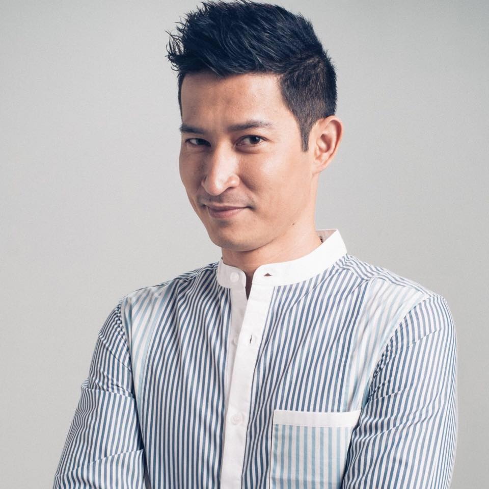 Khi đang theo học trường CĐ Sân khấu điện ảnh, Huy Khánh có hội xuất hiện trong phim truyền hình Dốc tình, của đạo diễn Lưu Trọng Ninh. Sau đó, nam diễn viên sinh năm 1981 tiếp tục vượt qua nhiều đối thủ nặng kí để đảm nhận vai chính trong 39 độ yêu. Thành công của những vai diễn đầu tay giúp hình ảnh Huy Khánh tiếp tục phủ sóng màn ảnh nhỏ với hàng loạt phim ăn khách như Hoa dã quỳ, Áo cưới thiên đường, Hiệp sĩ đường phố... Hiện tại, ngoài công việc đóng phim, Huy Khánh còn đảm nhận vai trò MC trong nhiều chương trình truyền hình. 