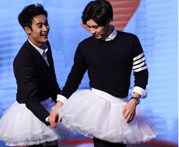 'Nam than Trung Quoc' khoi kien vi bi don dong tinh hinh anh