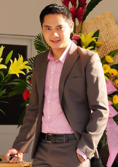 Với ngoại hình thu hút cùng thái độ lao động nghệ thuật nghiêm túc, Minh Luân được nhiều đạo diễn nhận xét là một trong những diễn viên điển trai - tài năng của màn ảnh nhỏ phía Nam. Hơn 8 năm bén duyên với điện ảnh, anh đã tham gia hơn 40 phim với các vai diễn khá đa chiều, từ phản diện đến chính diện, mang màu sắc bi lẫn hài hước như Minh Hùng trong Anh em nhà bác sĩ, Trọng Khang trong Đối mặt, Thanh Hoàng trong Yêu lần nữa, Út Tường trong Dòng sông định mệnh...