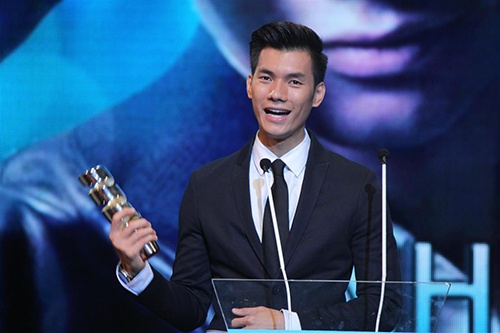 Sau khi tốt nghiệp ngành Sư phạm Thể dục Thể thao, ĐH Cần Thơ, Nhan Phúc Vinh thi vào CĐ Sân khấu điện ảnh và bắt đầu bén duyên với nghiệp diễn. Nhân vật Quốc Hưng - Mười Ba trong phim Sao đổi ngôi đã mang về cho anh danh hiệu Nam diễn viên truyền hình được yêu thích tại giải Mai vàng 2012 và giải HTV Awards 2013. Ngoài ra, nam diễn viên sinh năm 1986 còn được khán giả yêu thích qua hàng loạt bộ phim truyền hình ăn khách như Chạm vào quá khứ (2010), Chào tình yêu (2012), Hương bưởi (2013), Vẫn có em bên đời (2015)... 