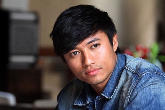 Quý Bình: Ngay khi còn ngồi trên ghế trường CĐ Sân khấu điện ảnh, Quý Bình đã may mắn có được vai Khải trong phim Nữ bác sĩ. Với vai chính đầu tay, anh đã lấy đi không ít nước mắt của khán giả và ghi dấu ấn bằng khả năng diễn xuất mộc mạc, tự nhiên. Tính đến nay, Quý Bình đã có 7 năm tham gia nghệ thuật bà “bỏ túi” nhiều bộ phim ấn tượng như Hoài biệt, Chuyện tình công ty quảng cáo, Cá rô anh yêu em, Dù gió có thổi, Mưa đầu mùa... Ngoài ra, anh còn là diễn viên kịch được mến mộ ở sân khấu kịch 5B, TP.HCM 