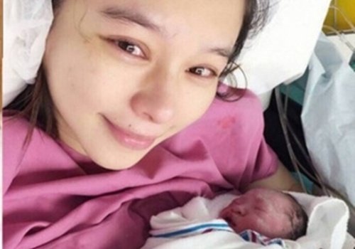 Tu Nhuoc Tuyen don con trai dau long o tuoi 40 hinh anh