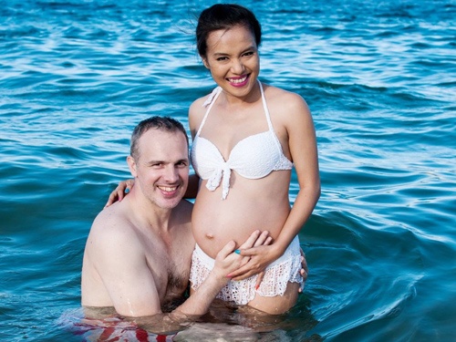 Ly Thanh Thao ‘Mui ngo gai’ hanh phuc ben ban trai Tay hinh anh