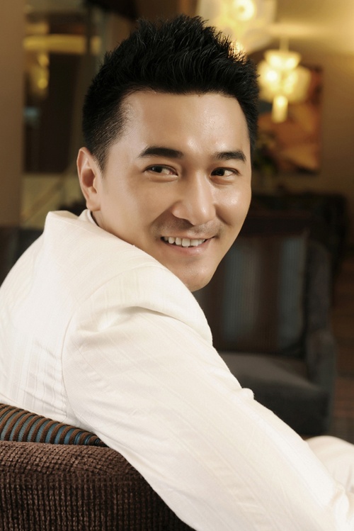 Ở tuổi ngoài 30, Quốc Cường vẫn miệt mài trên phim trường và chưa nghĩ đến chuyện kết hôn, nam diễn viên từng tâm sự: “Nhiều người nghĩ làm diễn viên, người mẫu thì rất đào hoa. Nhưng với tôi điều quan trọng nhất là tìm được một nửa đồng cảm và cùng nhau đi hết hành trình cuộc đời”