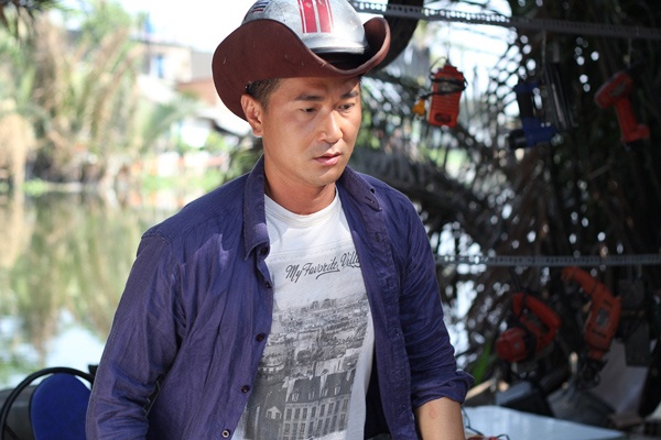 Từng tốt nghiệp chuyên ngành quản trị kinh doanh nhưng Quốc Cường lại quyết định rẽ ngang sang nghệ thuật. Năm 2003, chỉ với một câu thoại, anh đã thuyết phục đạo diễn Lưu Trọng Ninh để đảm nhận vai Huy lãng tử trong phim Dốc tình. Sau đó, anh tiếp tục ghi dấu ấn với hình ảnh quan phủ Huyền đĩnh đạc trong Tình án, thẩm phán Hải đầy mưu mô trong Những mảnh vỡ phù hoa, Quân đểu cáng trong Những đóa ngọc lan... Đến nay, sau gần 8 năm theo nghiệp diễn, Quốc Cường đã là cái tên đủ sức níu chân khán giả ngồi trước màn ảnh nhỏ nhờ vào diễn xuất cá tính, vẻ điễn trai không tuổi cùng phong cách lịch lãm.