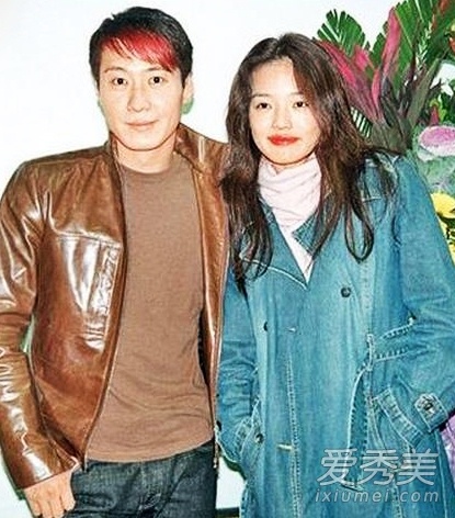 Thư Kỳ và Lê Minh: Năm 1998, Lê Minh công khai yêu Thư Kỳ, mặc cho quá khứ đóng phim cấp ba của người đẹp. Nhưng họ sớm chia tay vì gia đình tài tử nổi tiếng phản đối.