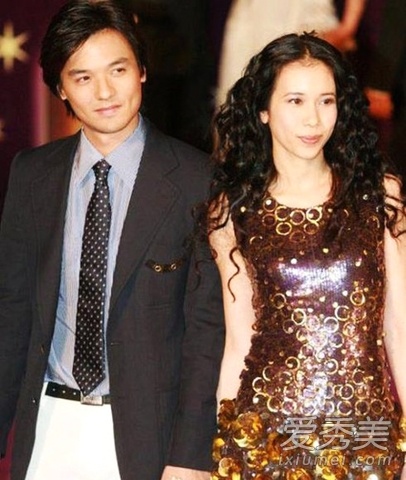 Phùng Đức Luân và Mạc Văn Úy: Họ gặp nhau năm 1997 qua một sự mai mối tình cờ của Trương Quốc Vinh. Cả hai nhanh chóng nhận được sự chúc phúc của dư luận vì mối tình son sắt. 9 năm bên nhau, dù chưa đám cưới nhưng trong mắt truyền thông, Phùng và Mạc là đôi vợ chồng đẹp. Năm 2007, Mạc Văn Úy và Phùng Đức Luân chia tay sau gần 1 thập kỷ bên nhau. Nguồn tin tiết lộ, đạo diễn tài danh có người thứ ba.