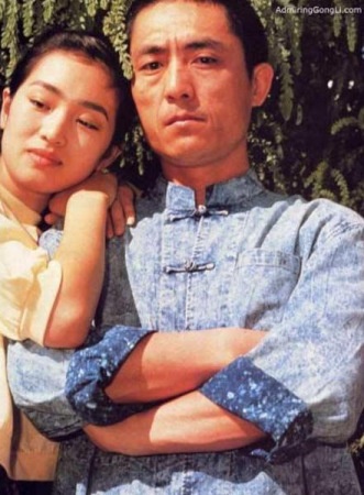 Củng Lợi - Trương Nghệ Mưu: Dù chênh nhau nhiều tuổi, Củng Lợi vẫn chuyển đến sống với đạo diễn nổi tiếng vào năm 1987. Gắn bỏ 7 năm, cả hai đường ai nấy đi vì sự phản đối của dư luận.