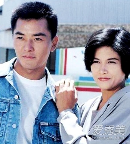 Trịnh Y Kiện và Thiệu Mỹ Kỳ: Tài tử điển trai khẳng định suốt đời chỉ yêu Thiệu Mỹ Kỳ. Họ sống chung bất chấp khoảng cách tuổi tác. Nhưng sau này, Trịnh Y Kiện nuốt lời, say đắm Lương Vịnh Kỳ và bỏ rơi Thiệu Mỹ Kỳ.