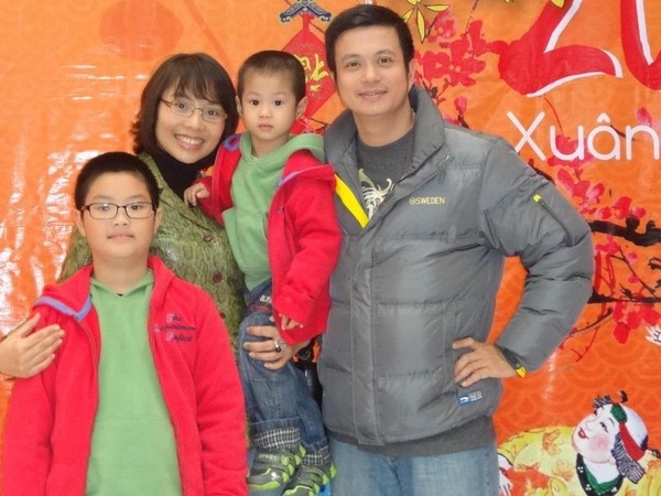 Ở ngoài tuổi tứ tuần, Bá Anh bằng lòng với cuộc sống hiện tại, ngày ngày đóng kịch, làm phim. Anh luôn tự hào về gia đình nhỏ của mình bên vợ và ba con. Gần đây, anh gật đầu tham gia Những ngọn nến trong đêm phần 2.