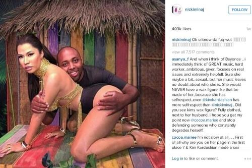 Nữ rapper đăng lại bức ảnh một fan sờ mó bức tượng của mình.