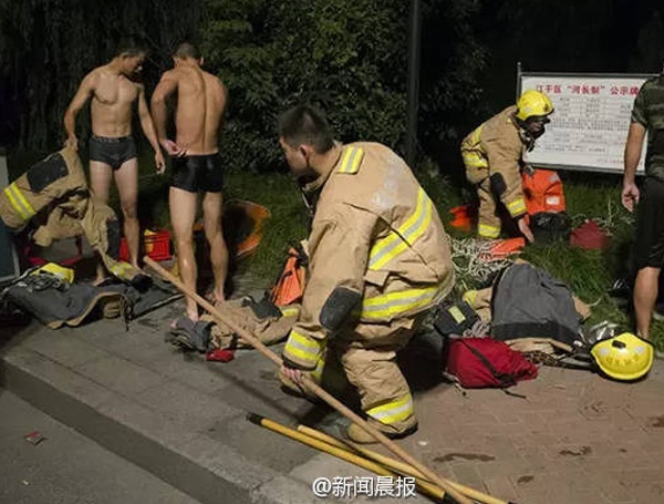 Hiện trường cảnh trục vớt thi thể MC đài truyền hình tỉnh Tứ Xuyên Đông Dao.