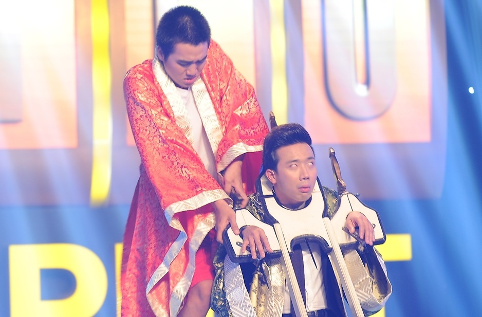 Trấn Thành trong vai anh chàng bị tung ảnh bán nude với người yêu của Y Nhu  nên bị cô 