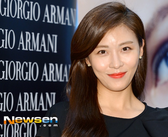 Vài tháng trở lại, cô liên tục dính tin đồn thẩm mỹ.