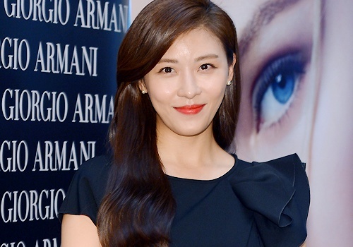 Guong mat Ha Ji Won ngay cang thon gon hinh anh