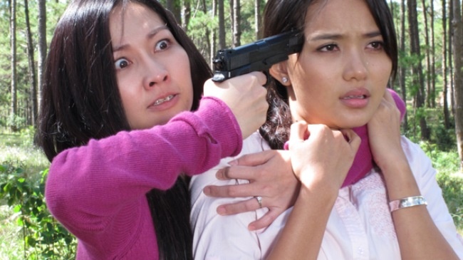 9.Trong phim Số phận bị đánh cắp (2012), Kim Hiền đảm nhận vai Thiên Anh - một doanh xinh đẹp, thành đạt và quyền lực. Không thể chấp nhận việc mất hết tất cả sự giàu sang, cô đã ra tay giết chết chính mẹ ruột và tiếp tục sát hại những ai có liên quan tới quá khứ của cô.