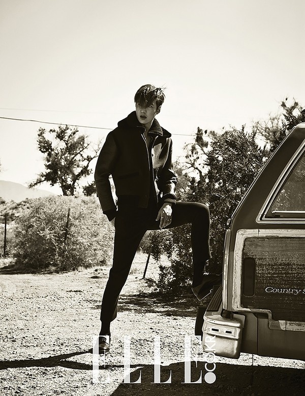 Tài tử sinh năm 1987 lạnh lùng và cuốn hút.