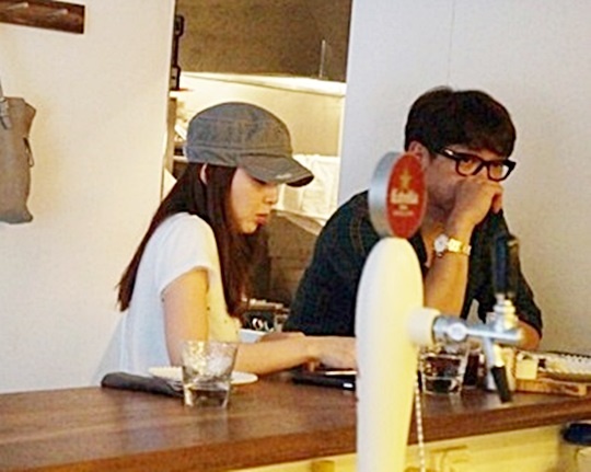 Ảnh hẹn hò hiếm hoi của cặp đôi bị chụp lại.