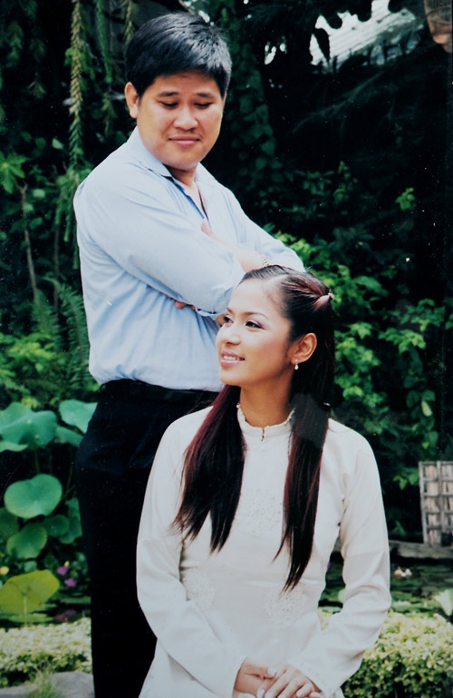 Thời trẻ, anh từng say đắm người đẹp Việt Trinh. Họ có một đoạn tình và nhờ anh, nữ diễn viên Người đẹp Tây Đô mới sớm nổi tiếng. Nhưng sau đó, hai người chia tay khi Việt Trinh có đại gia bên cạnh. Sau này, Việt Trinh vẫn ân hận vì chuyện xưa. 