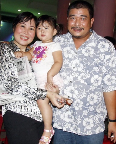 Sau đổ vỡ, anh tìm đến hạnh phúc bên nghệ sĩ Hồng Vân. Lê Tuấn Anh giờ khác xưa với vóc dáng tăng cân đáng kể, an phận làm người đàn ông phía sau bà xã. 