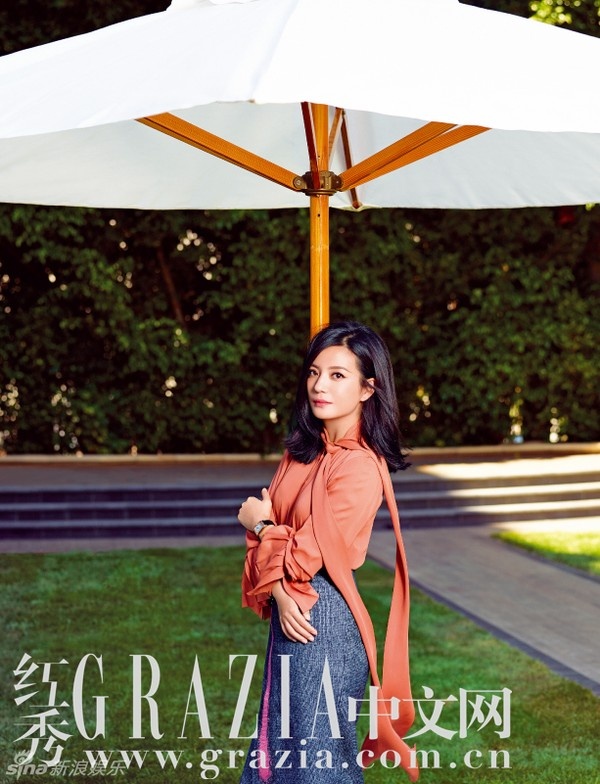 Ê-kíp tạp chí Grazia cho biết, những năm trước, khi lần đầu họ gặp Triệu Vy, cô để lại án tượng là một nữ diễn viên đơn giản, chỉ tập trung diễn xuất và không màng đến sự nổi tiếng. 