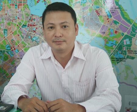 Anh từng khiến khán giả ngưỡng mộ khi kết hôn với nhà thiết kế xinh đẹp Việt Liên. Nhưng sau đó họ chia tay. Năm 2009, anh tái hôn với một nữ luật sư. Ảnh: Dantri.